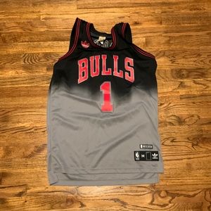 Derrick rose bulls jersey Medium